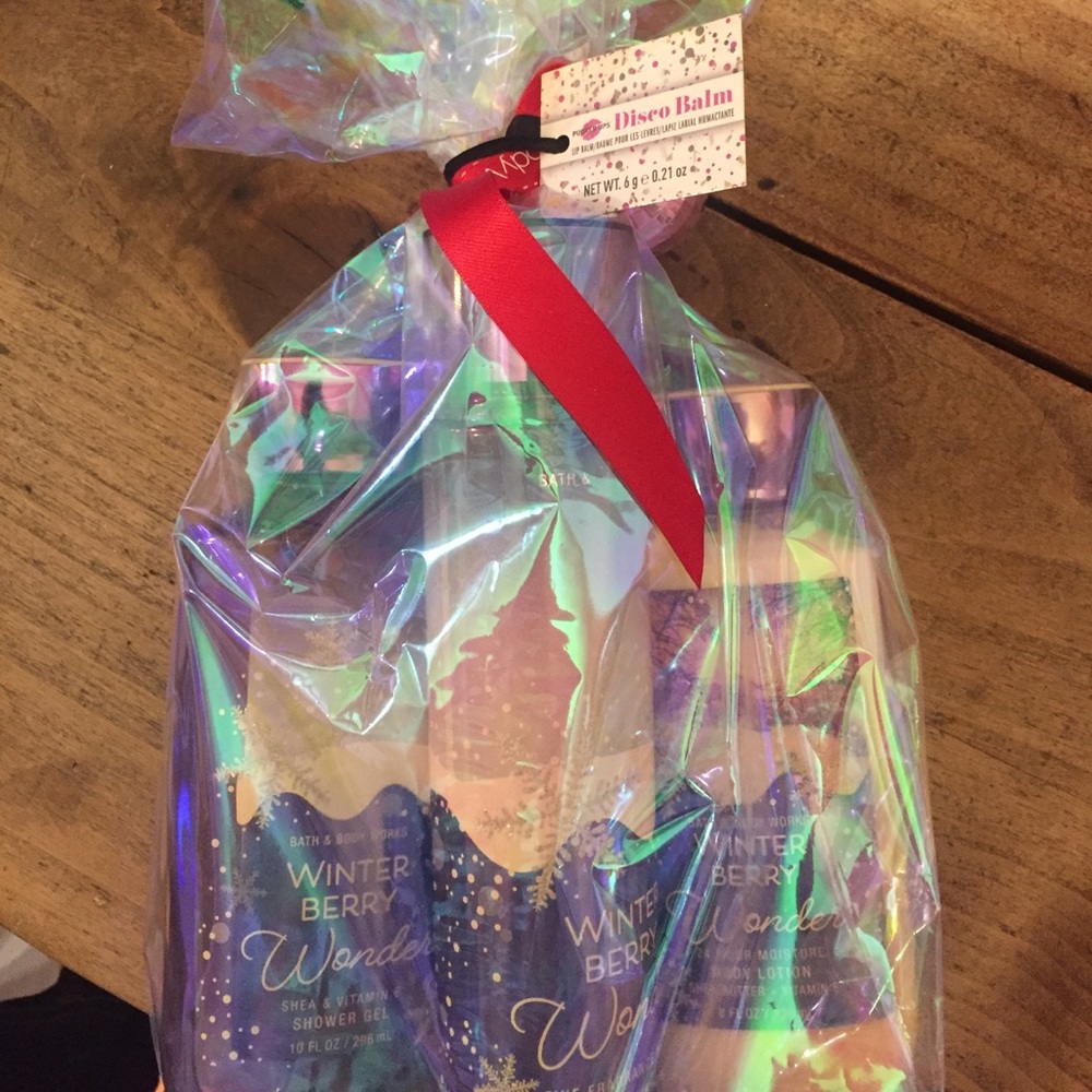 Bundle of Bath and Body Works Winter Berry Wonder